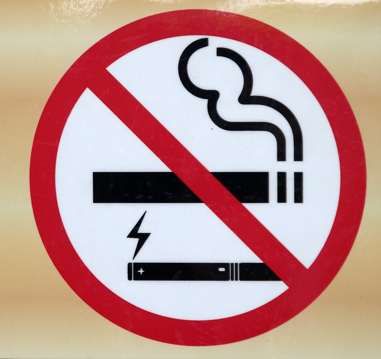 interdit de fumer cigarette et cigarette électronique